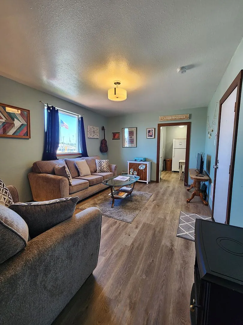 LBW - Beach Place Building — Photo 4