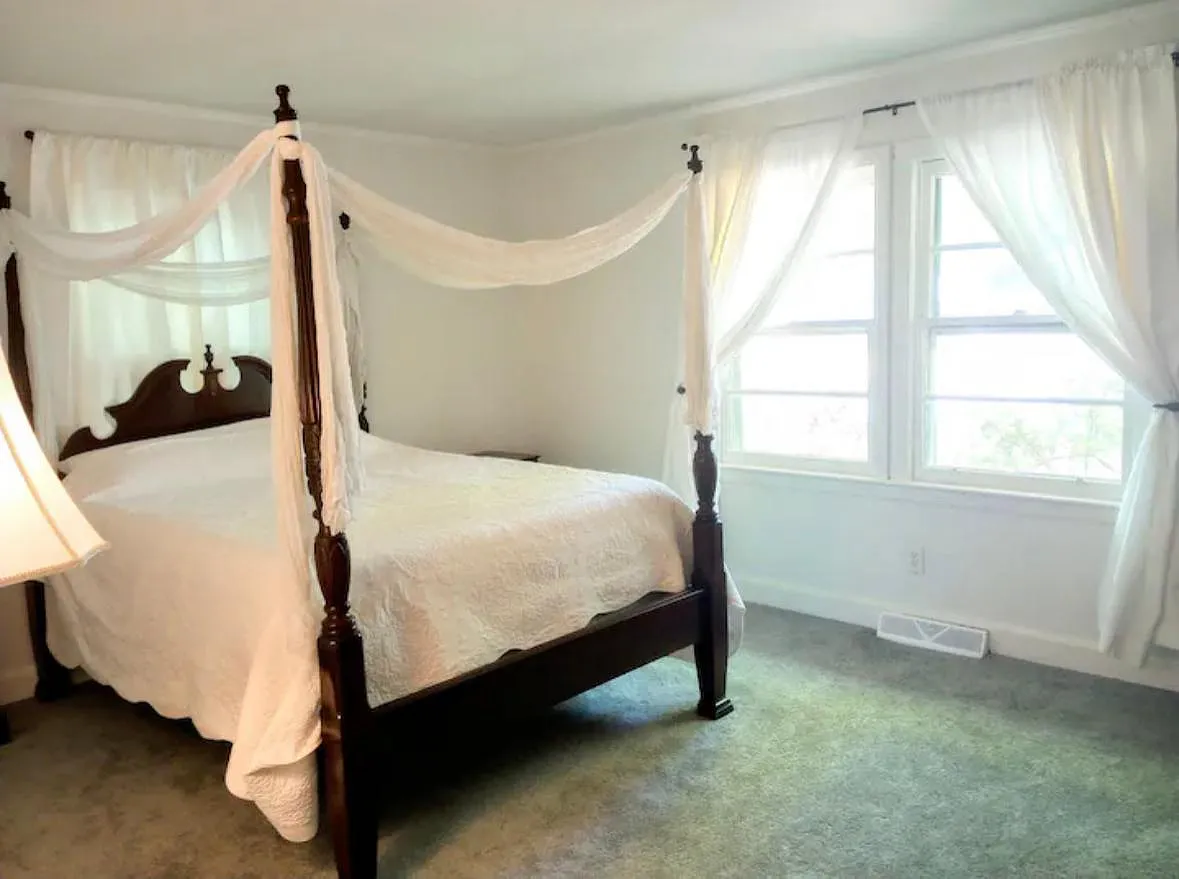 4 bed, 2297 sqft, $2,900 — Photo 2