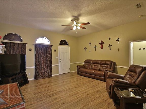 5th image of 307 Paisano Dr