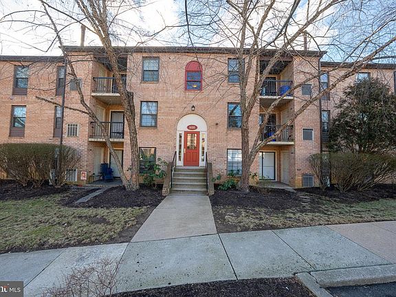 2nd image of 620 Washington Pl #20