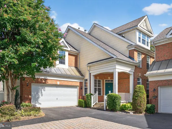 7011 Lawnwood Ct, Fort Belvoir, VA 22060