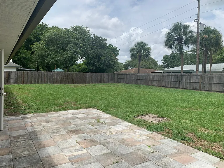 7674 Glenmoor Ln — Photo 10