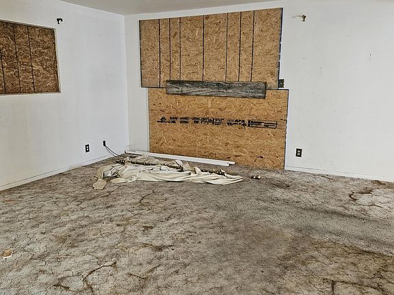 4th image of 221 W Orchard St