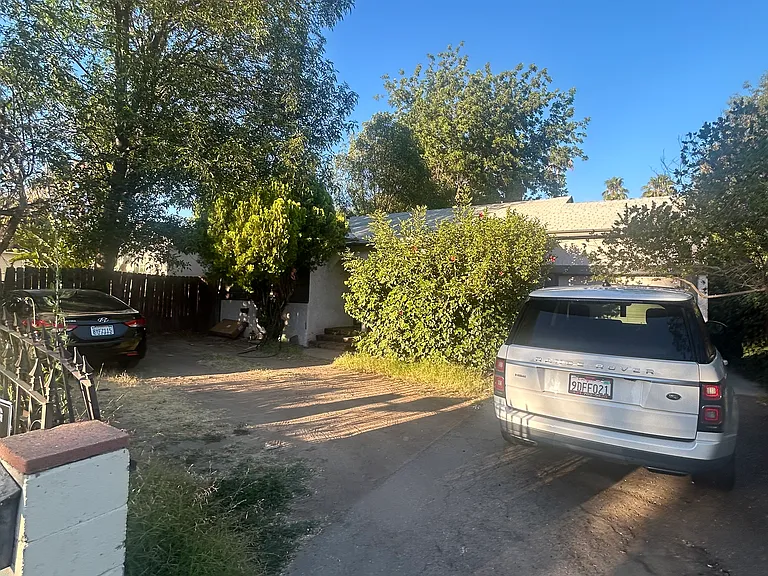 7438 Milwood Ave — Photo 3