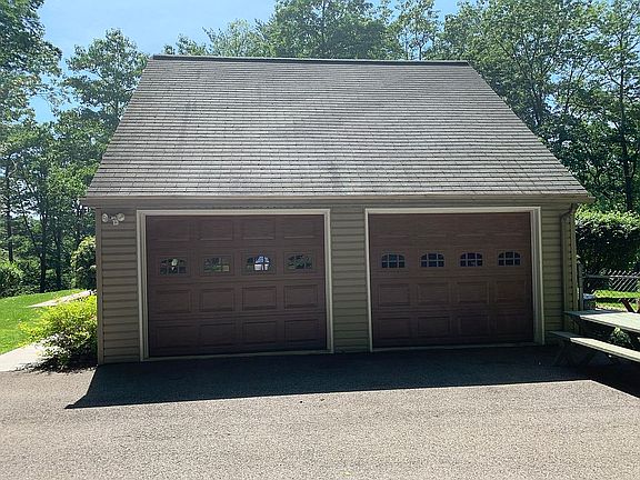 3rd image of 4 Allenwood Dr