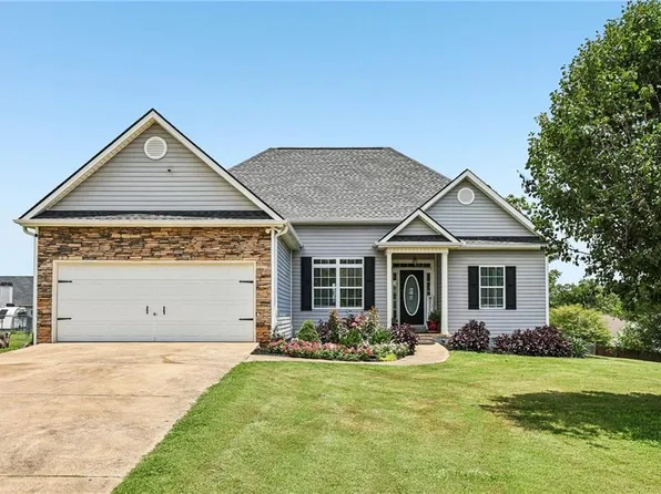221 Polar Ln, Carrollton, GA 30117
