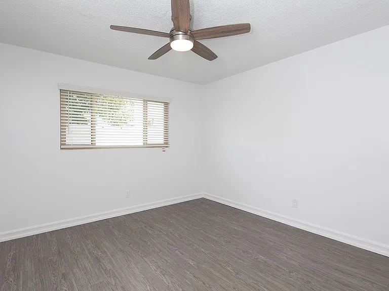 1534-1540 1/2 Diamond Street — Photo 9
