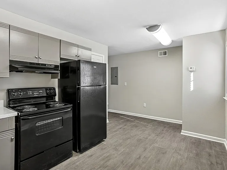 Brentwood Apartments — Photo 33