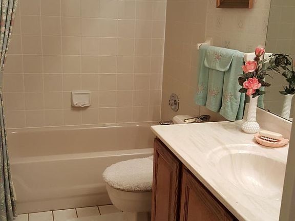 Downstairs Full Bathroom