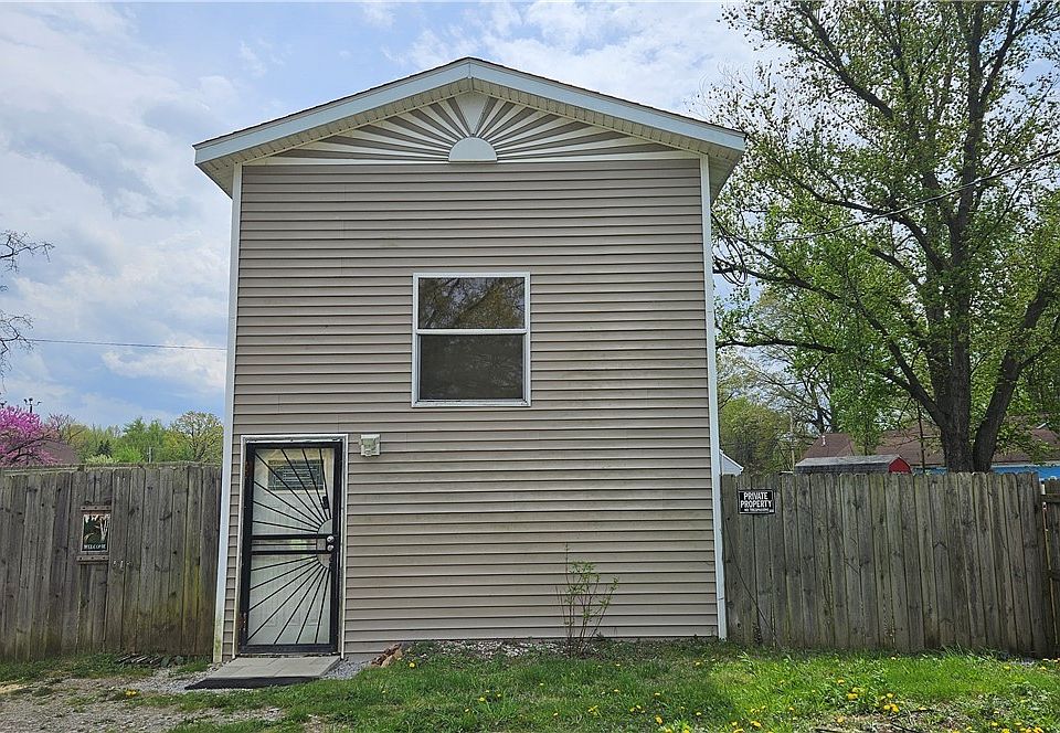1st image of 924 Grace St