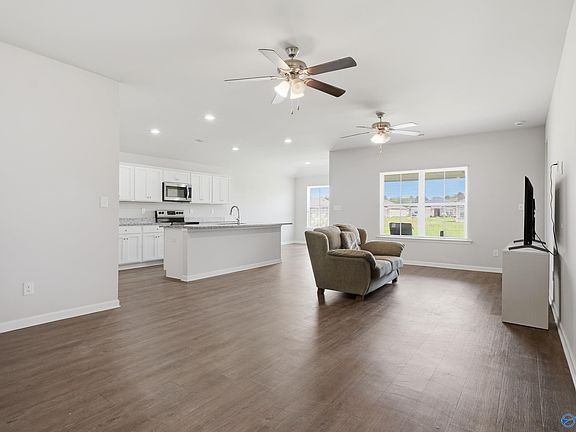 4th image of 133 Jerrie Lynn Blvd