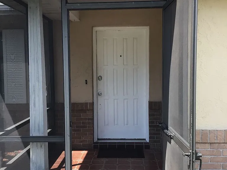 818 N 4th Ave — Photo 2