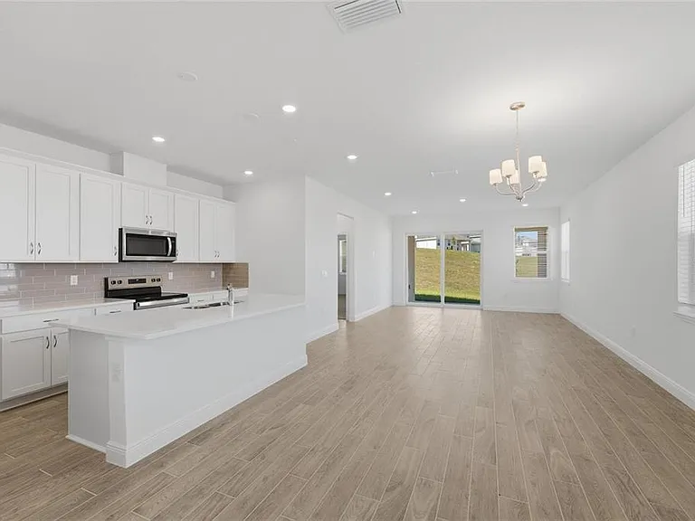 2100 Maverick Ct — Photo 2