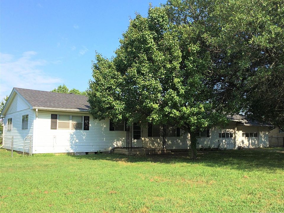 1st image of 710 N Elm