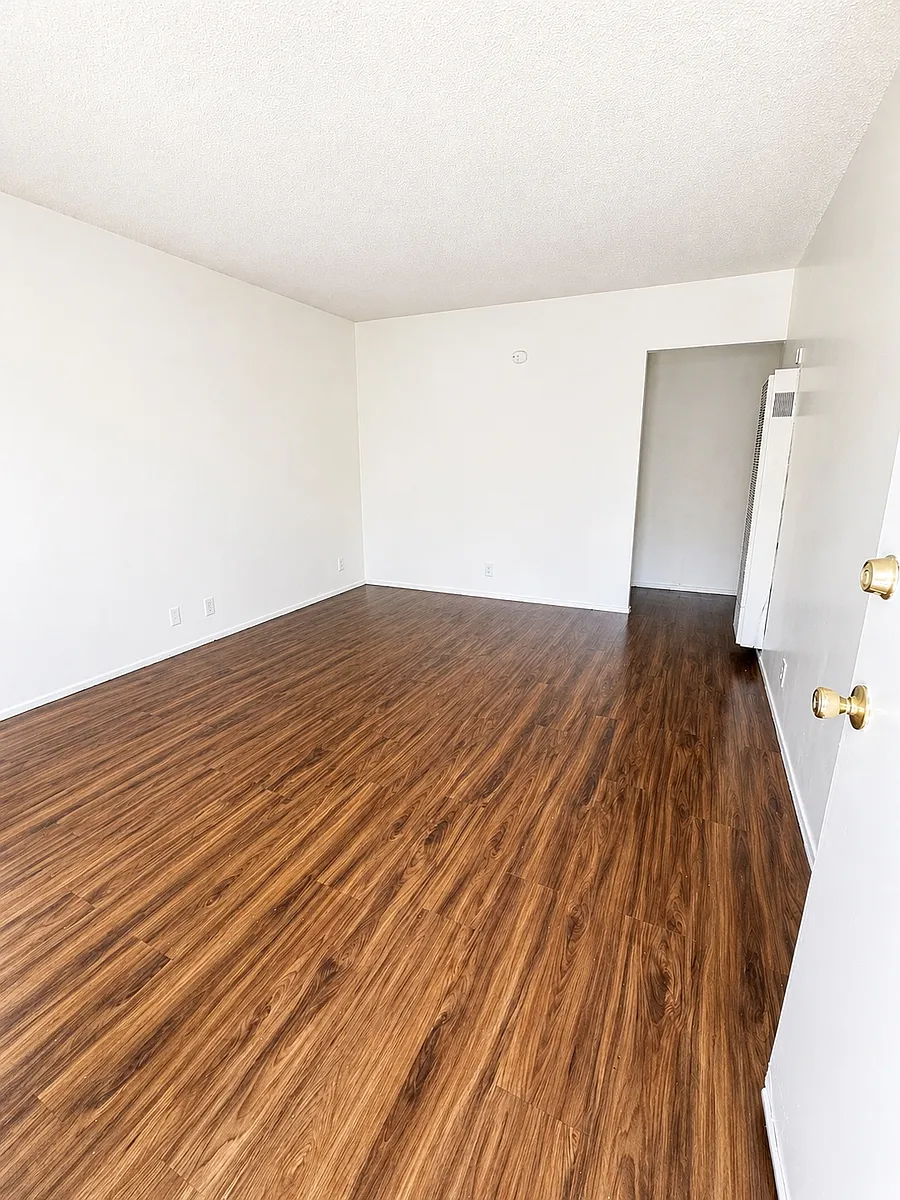 Building Photo - 9331 Washburn Rd #4