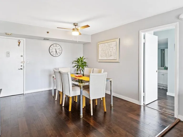 1100 Saint Charles Pl #408 — Photo 3