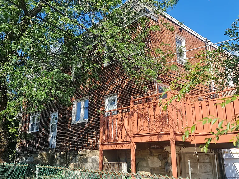 1100 Longshore Ave — Photo 1