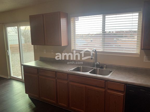 3rd image of 5205 Caprock Dr NE