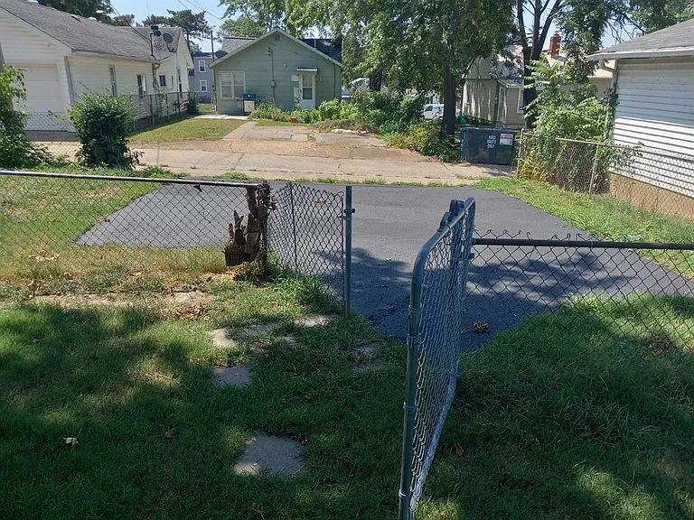 7074 Sutherland Ave — Photo 1
