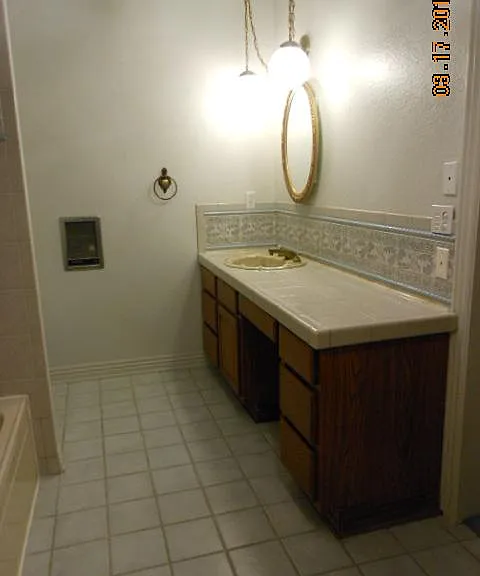 E Middleton Dr — Photo 15