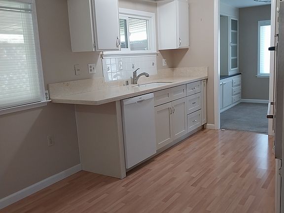 5th image of 9 Oakwood Dr