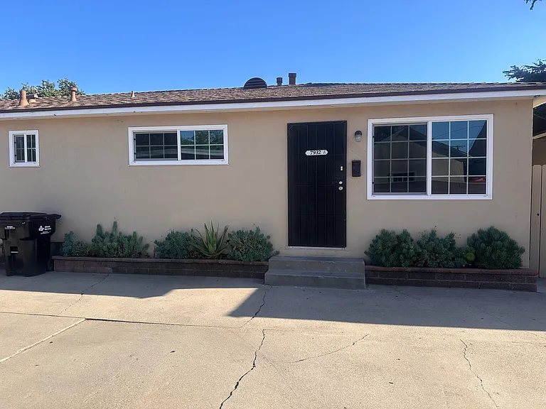 7932 1/2 Bell Gardens Ave — Photo 1