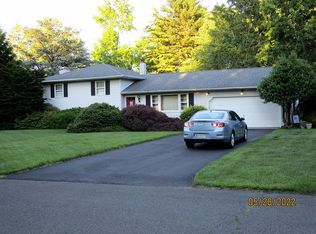 8 Schenk Pl, Robbinsville, NJ 08691