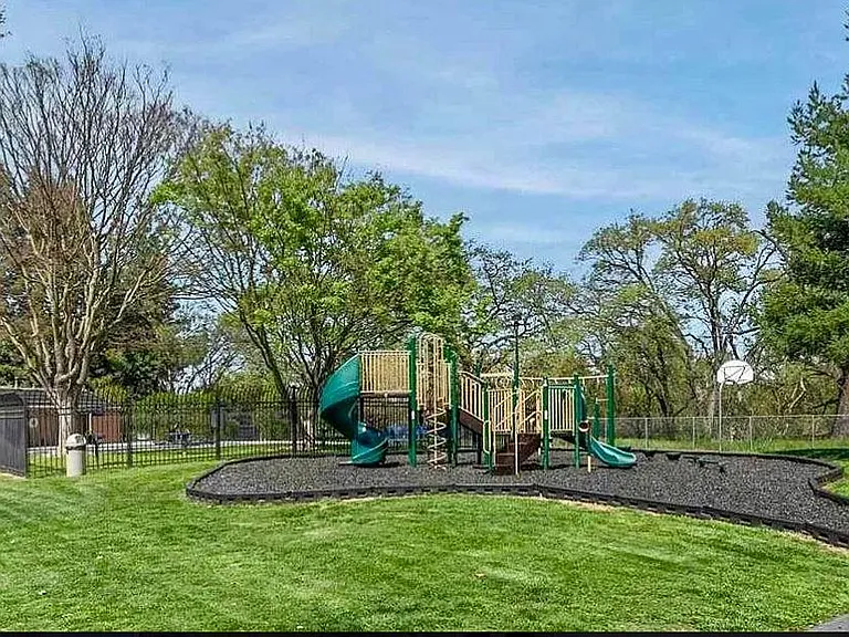 2288 Segundo Ct #1 — Photo 24