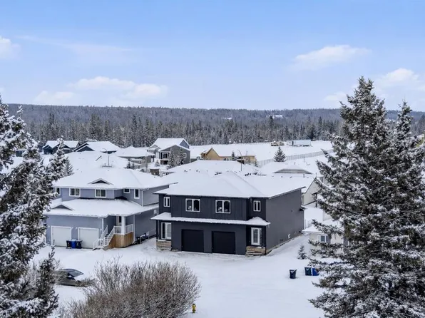 609A N 5th Ave SW, Sundre, AB T0M 1X0