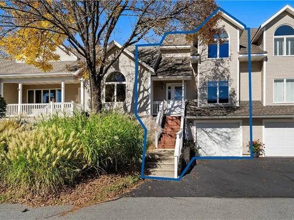 9 Canary Ct, West Warwick, RI 02893