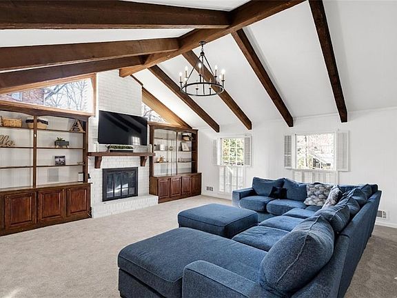 3rd image of 177 Millbrook Farm Rd