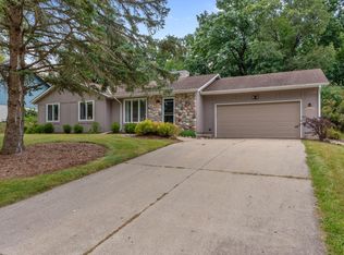 809 Crescent Ln, Hartland, WI 53029