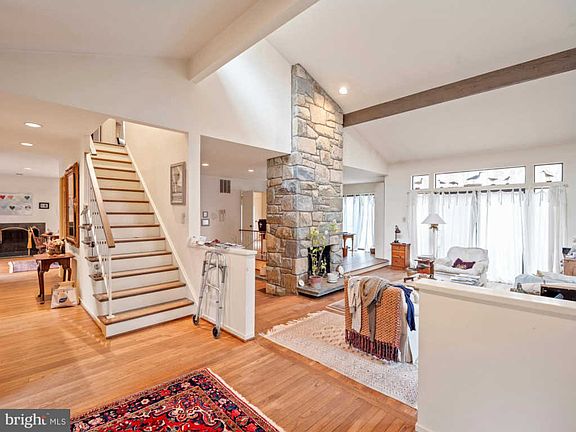 3rd image of 8408 Carlynn Dr