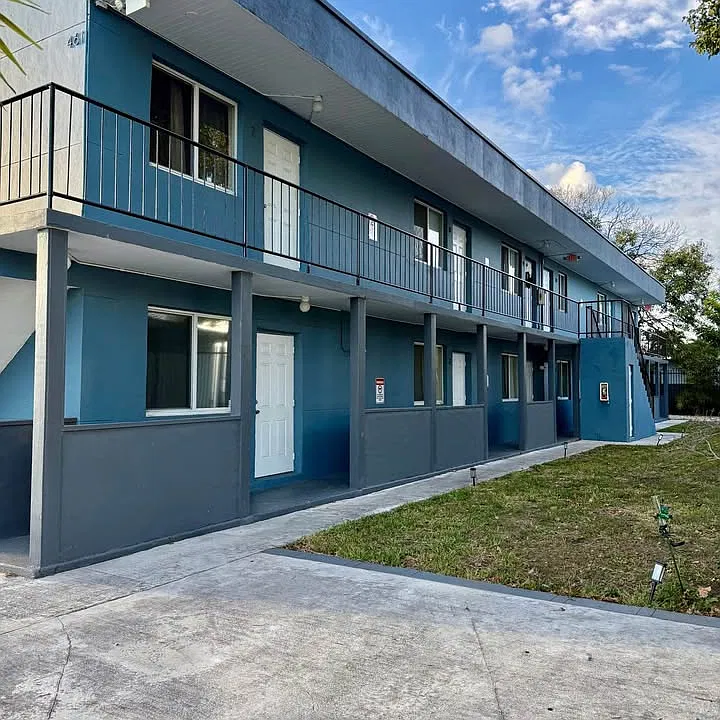 461 NW 9th St