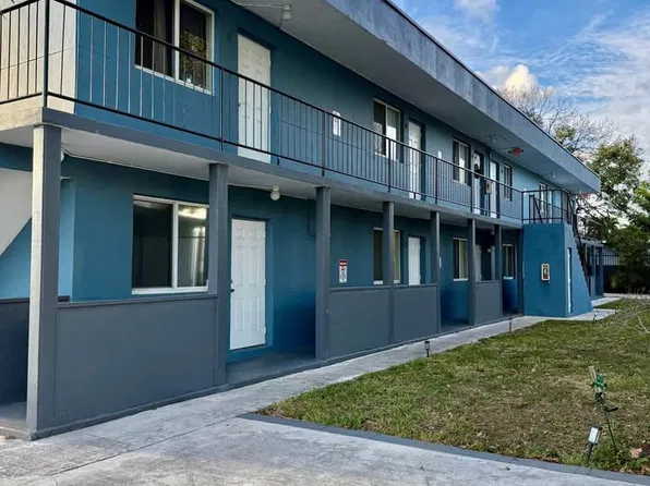 461 NW 9th St, Miami, FL 33136