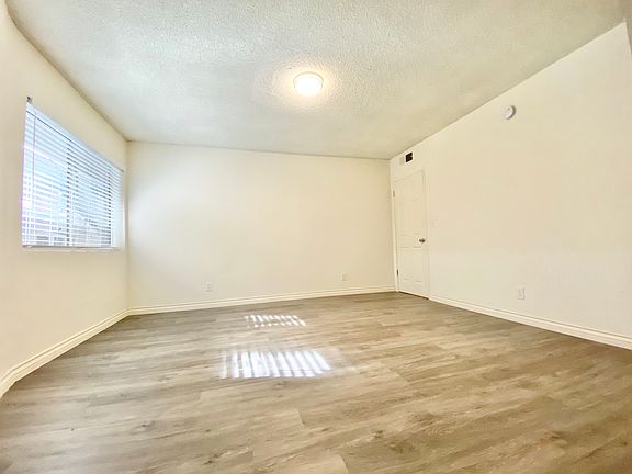 5th image of 10741 Moorpark St APT 1