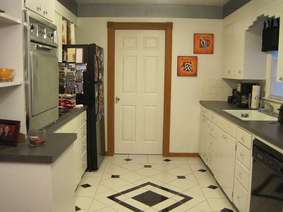 Kitchen with gorgeous tile work