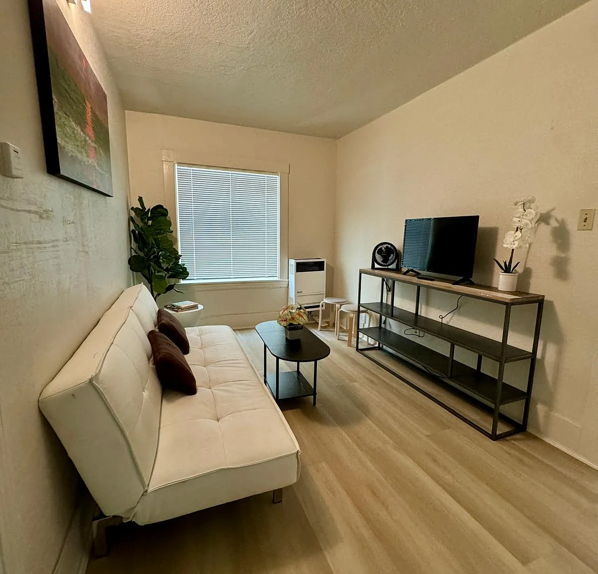 2 bed, 950 sqft, $3,490 — Photo 1