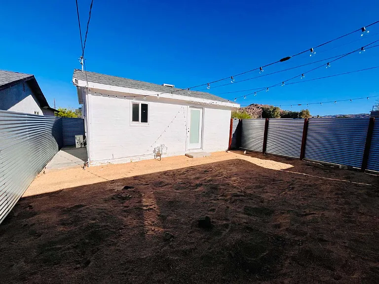 61986 Desert Air Rd — Photo 18