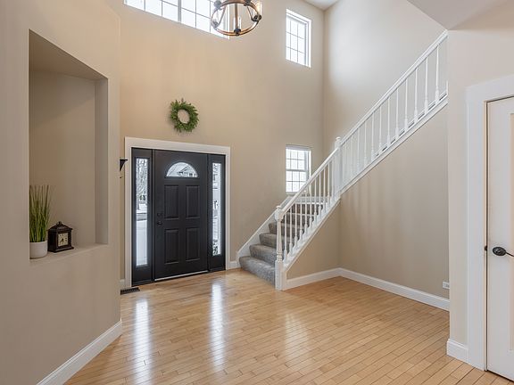 2nd image of 446 Chesterfield Ln
