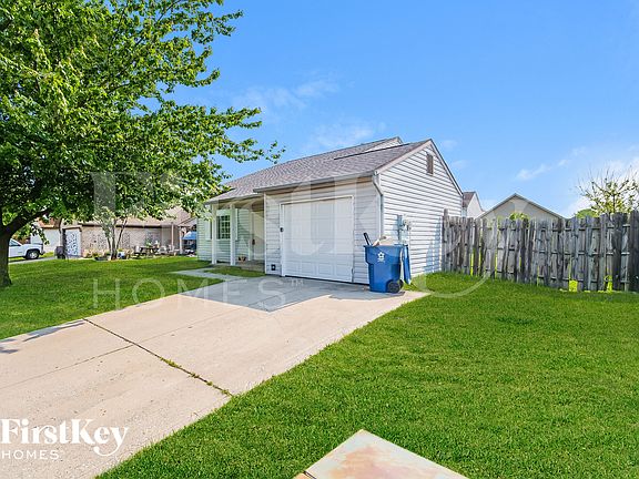 3rd image of 617 Woods Crossing Ln