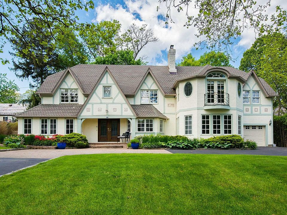 1st image of 67 Nassau Dr