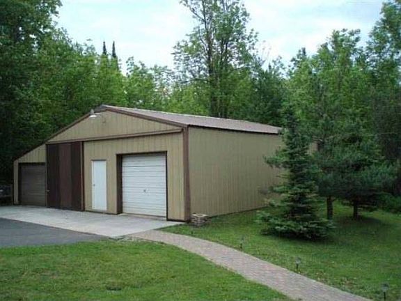 Detached Garage with Full