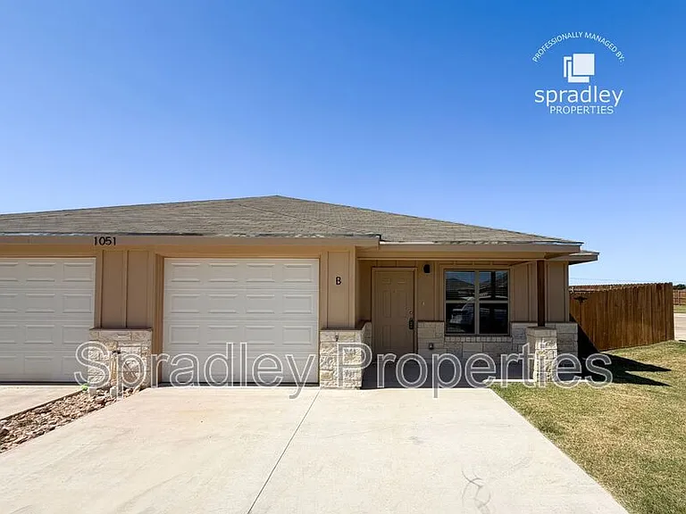 1051B Mason Dr — Photo 1