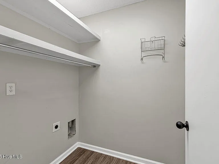 201 Ross Ct — Photo 24