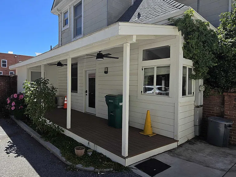 210 N Auburn St — Photo 2