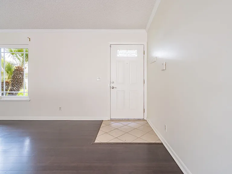 6894 N Auburn Cir — Photo 10
