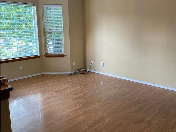 4th image of 211 S Riverwood Ct