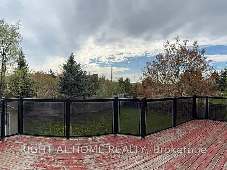 28 Laurentide Cres — Photo 14