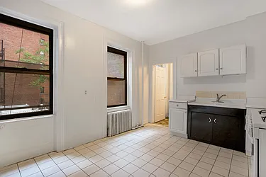 Rented by Moises Farhart, LREB